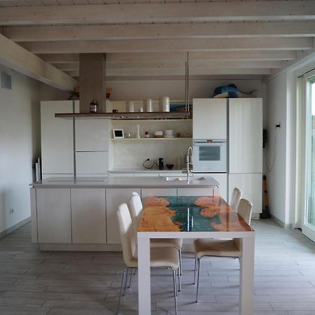 Charme Lake Loft Испра Екстериор снимка