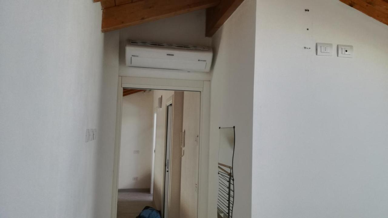 Charme Lake Loft Испра Екстериор снимка