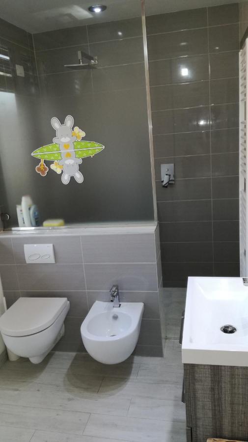 Charme Lake Loft Испра Екстериор снимка