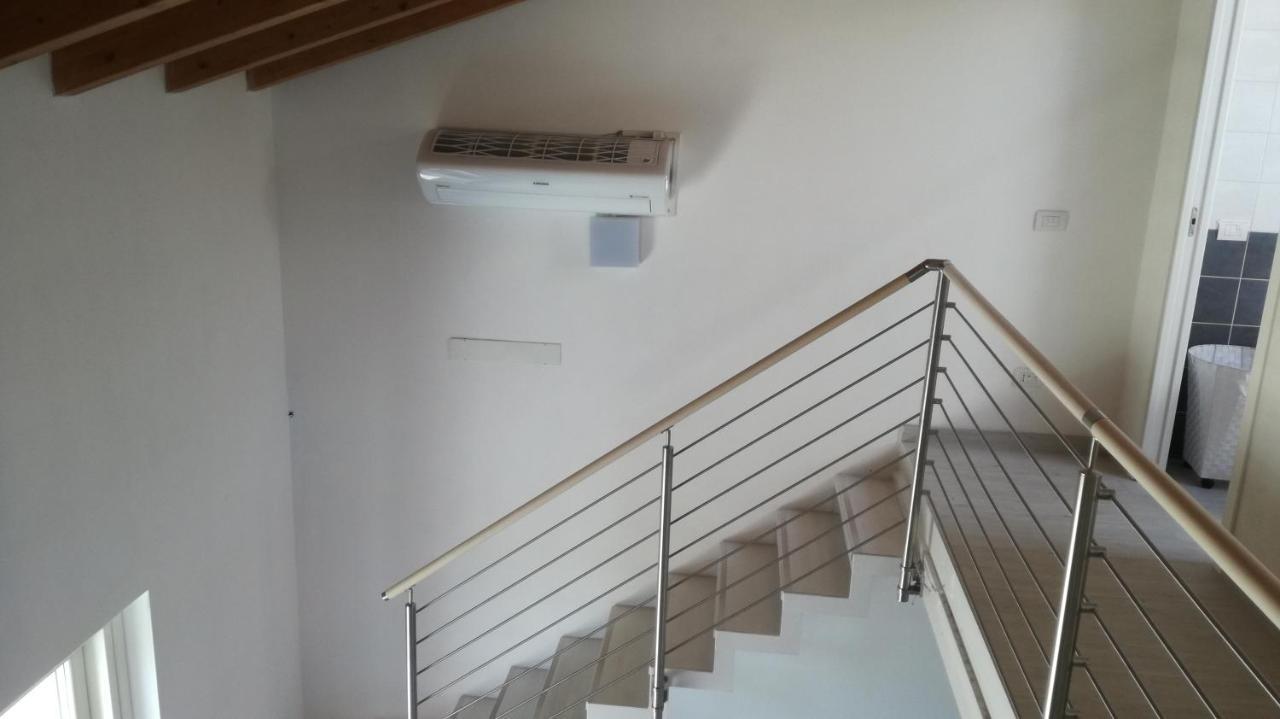 Charme Lake Loft Испра Екстериор снимка