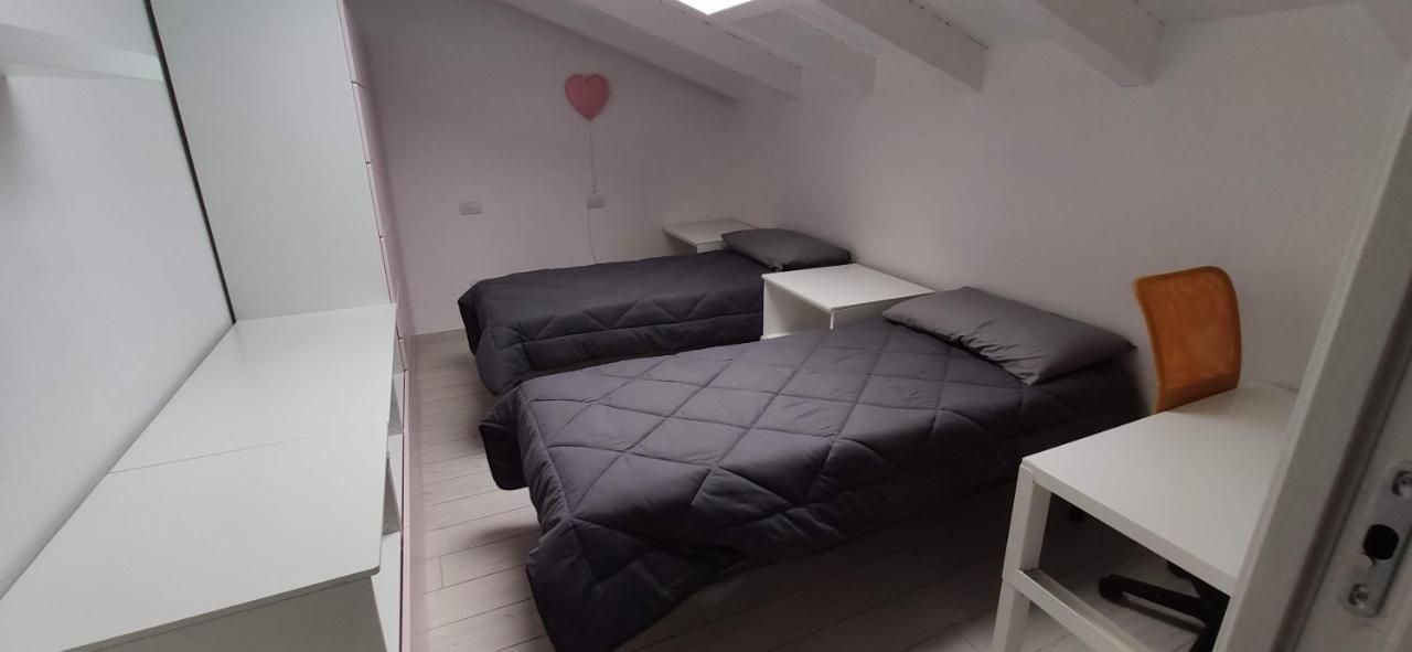 Charme Lake Loft Испра Екстериор снимка