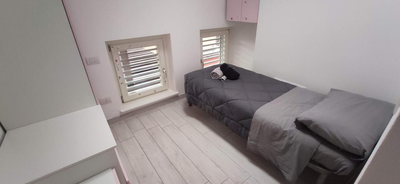 Charme Lake Loft Испра Екстериор снимка