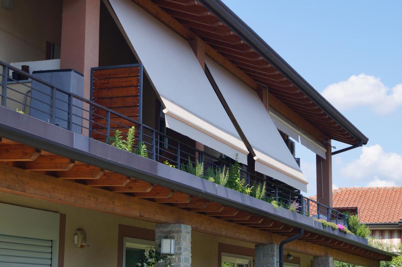 Charme Lake Loft Испра Екстериор снимка